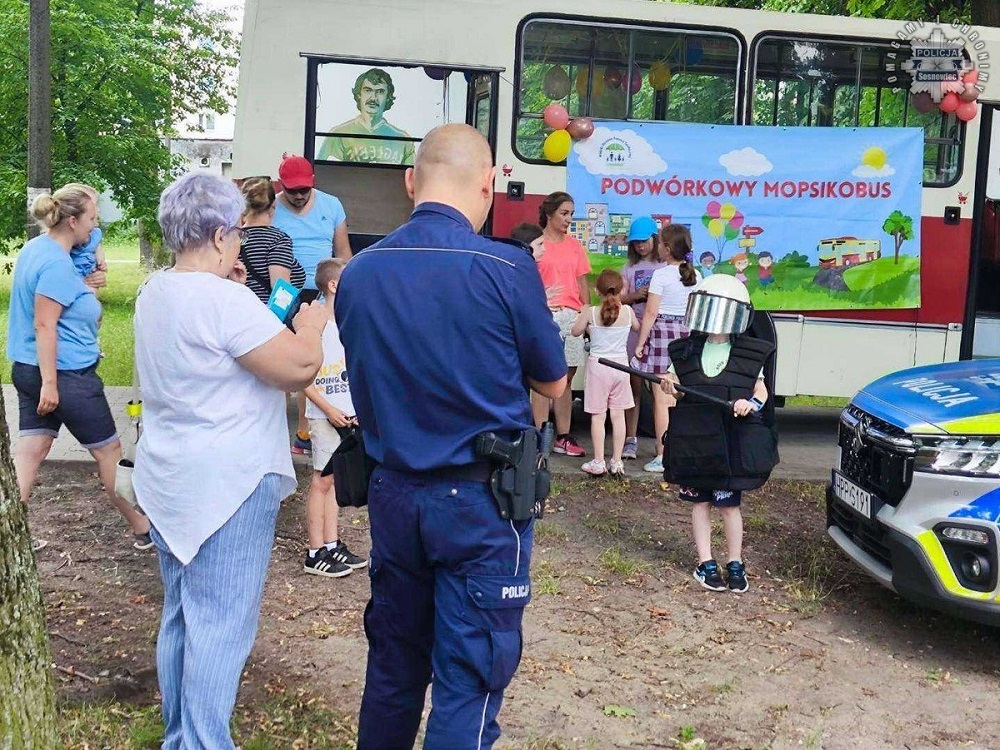 „Mopsikobus” w Sosnowcu – dzieci poznawały zasady bezpieczeństwa w wakacje