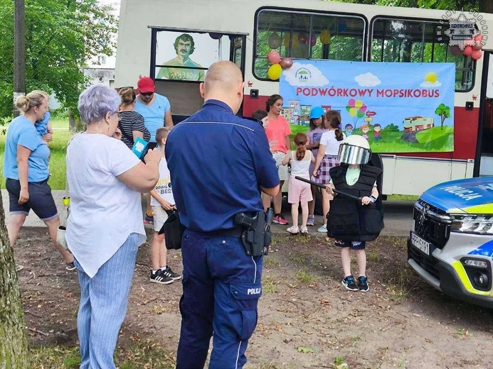 „Mopsikobus” w Sosnowcu – dzieci poznawały zasady bezpieczeństwa w wakacje