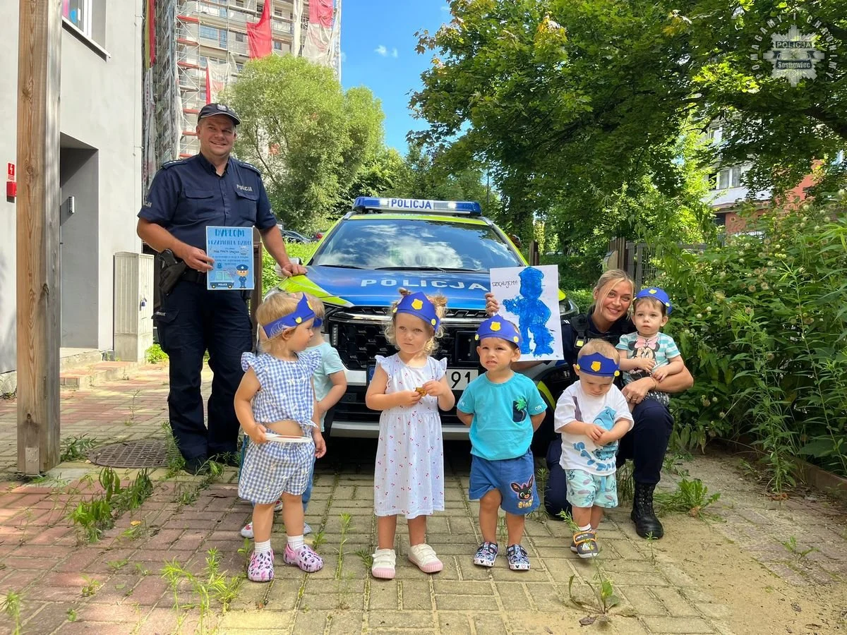 Dzielnicowi po raz kolejny uczą dzieci, jak bezpiecznie spędzać wakacje