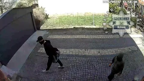 Zatrzymanie sprawców włamania w Bytomiu. Pomóż w ich identyfikacji!