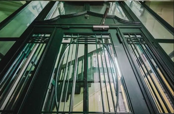 Letnie spacery po Bytomiu: historia, sztuka i... stare windy