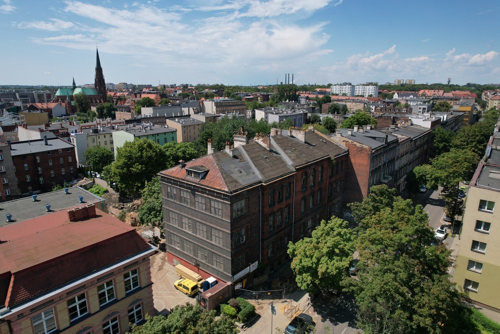Gruntowny remont budynku przy ul. Smolenia 20 – miasto inwestuje w przedszkole i żłobek