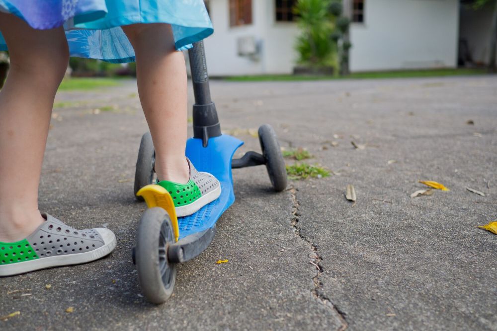 Hulajnoga dla najmłodszych: Trójkołowe modele idealne dla małych dzieci