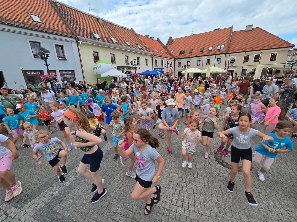 10. edycja „Biegatonek” w Mikołowie z rekordową frekwencją i pomocą dla Hani [GALERIA]