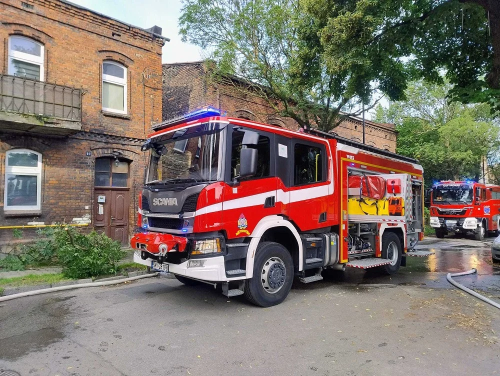Pożar kamienicy w Mikołowie – szybka interwencja strażaków zapobiegła tragedii
