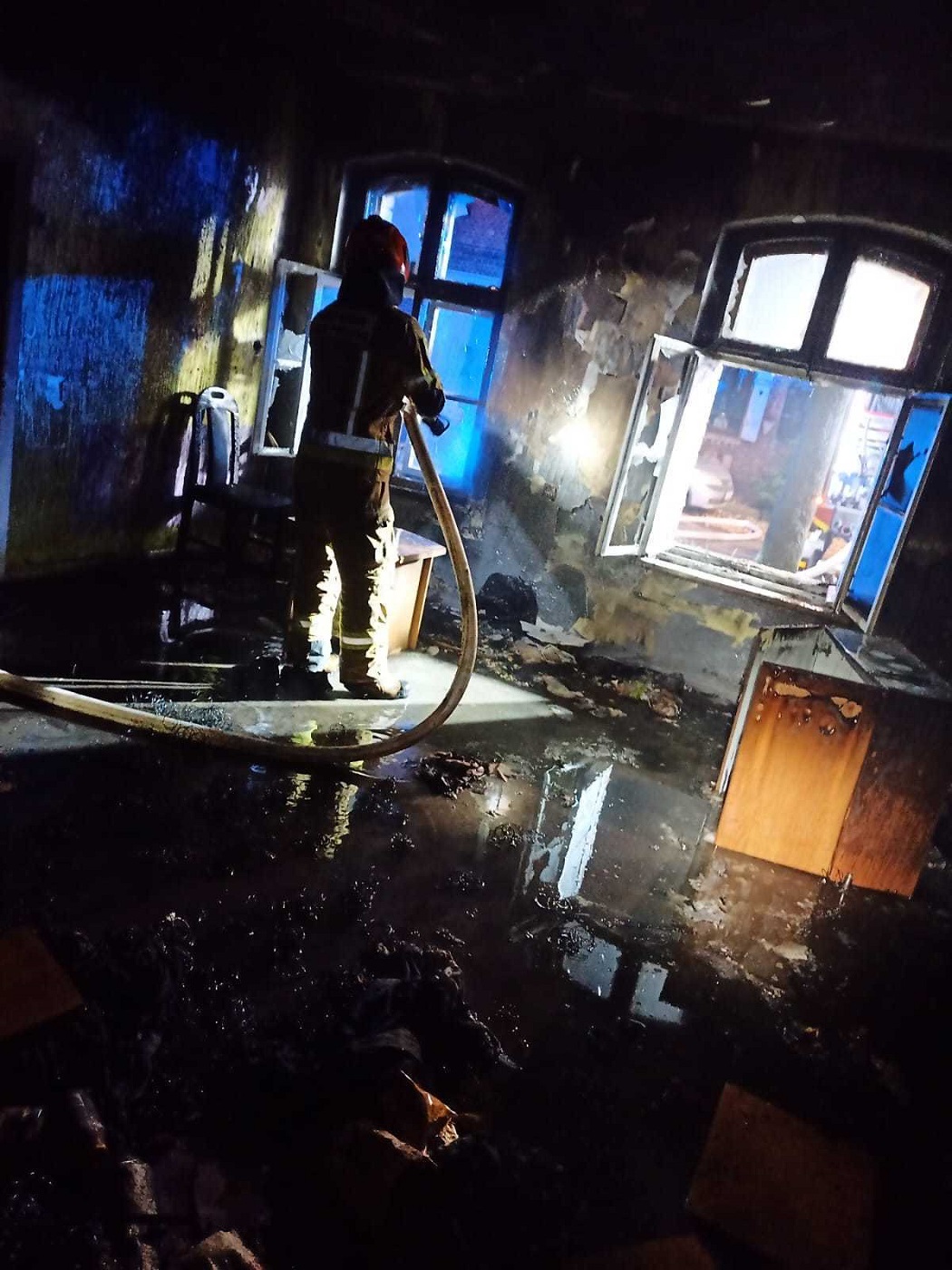 Pożar kamienicy w Mikołowie – szybka interwencja strażaków zapobiegła tragedii