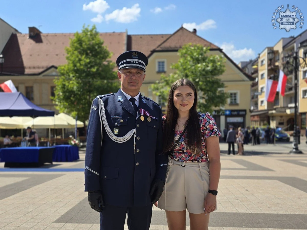 Komendant Krzysztof Czaja otrzymał złoty medal "Za Długoletnią Służbę"
