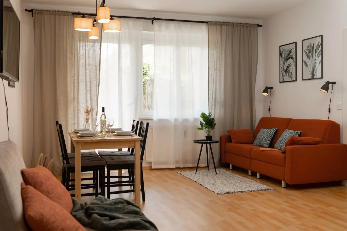 Małe mieszkanie, duże możliwości – zobacz, jak urządzić je z głową (i sercem)