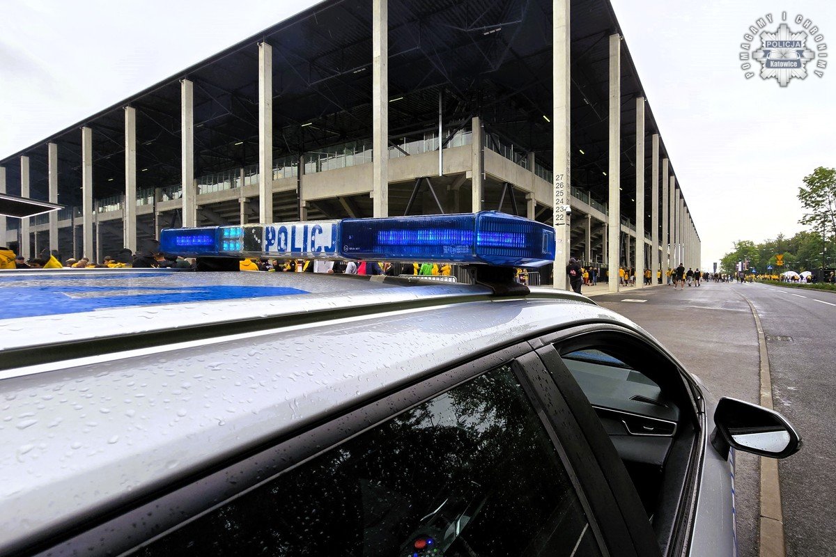 Policyjne działania podczas meczu GKS Katowice - Zagłębie Lubin