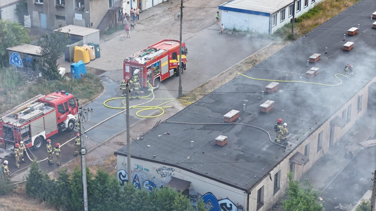 Pożar na złomowisku 1