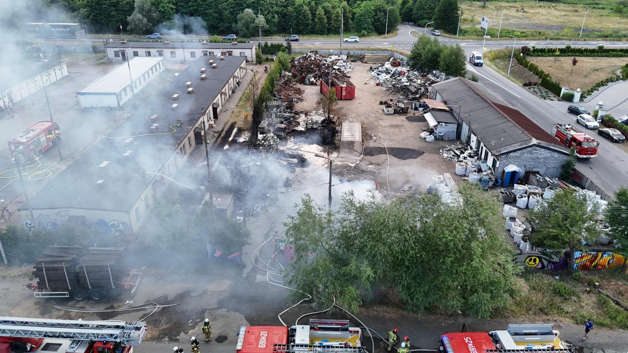 Pożar na złomowisku 4