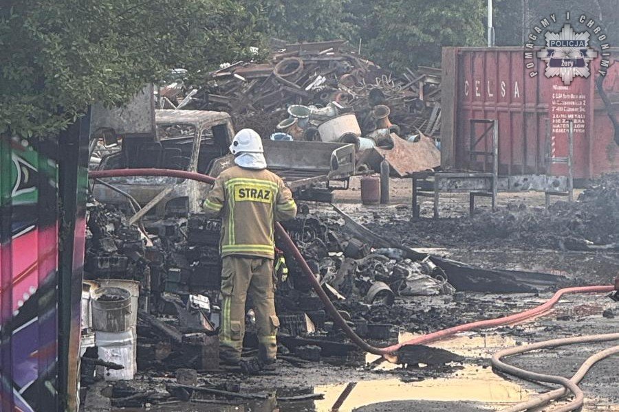 Pożar na złomowisku 7