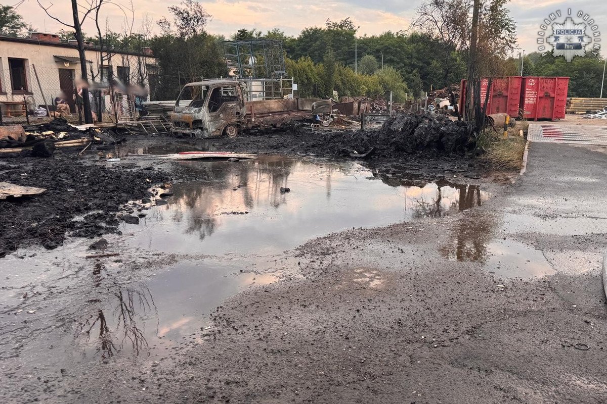 Pożar na złomowisku 8