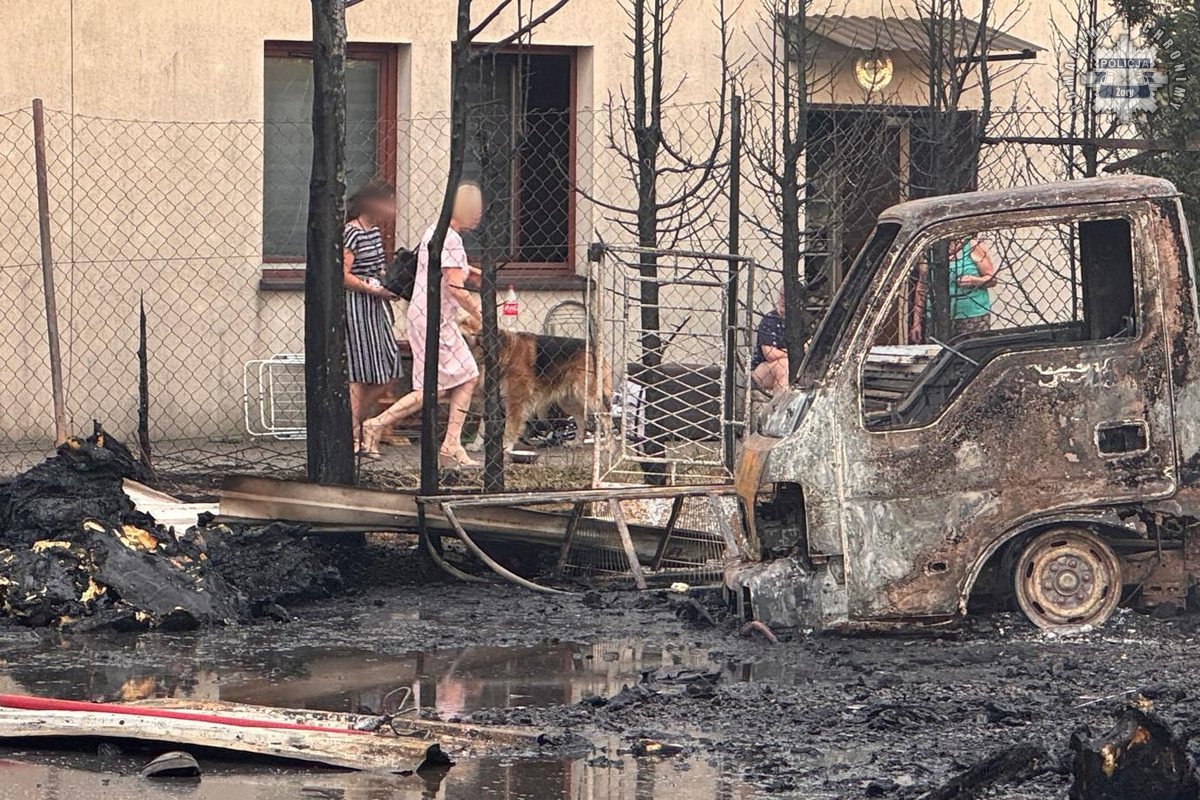 Pożar na złomowisku 11