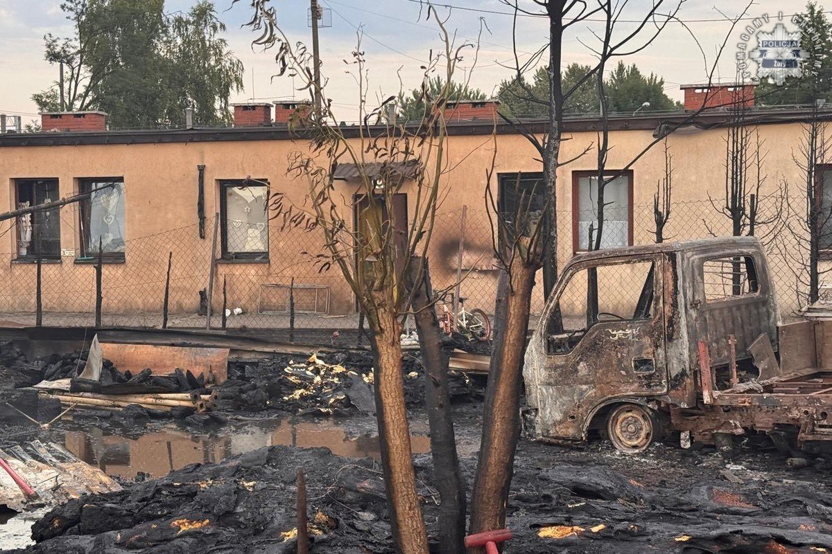 Pożar na złomowisku 12