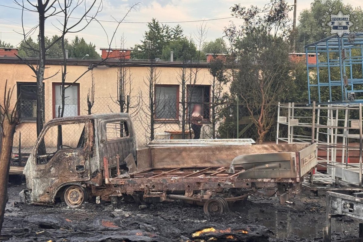 Pożar na złomowisku 14