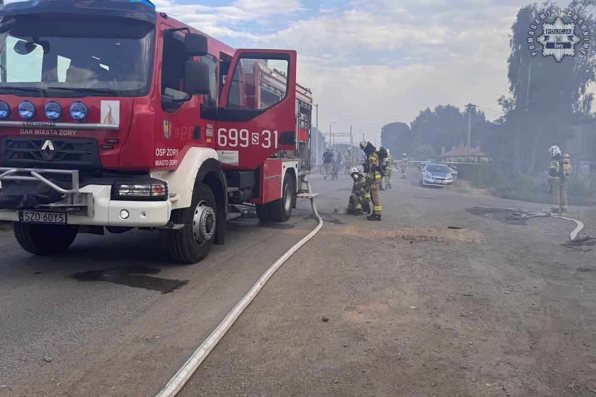 Pożar na złomowisku 16