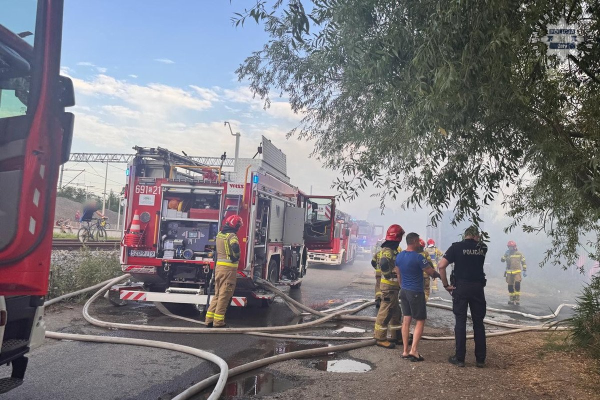 Pożar na złomowisku 17