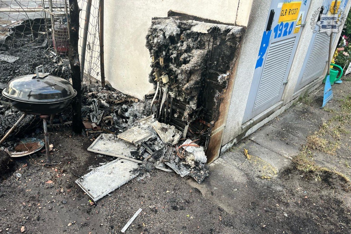 Pożar na złomowisku 18