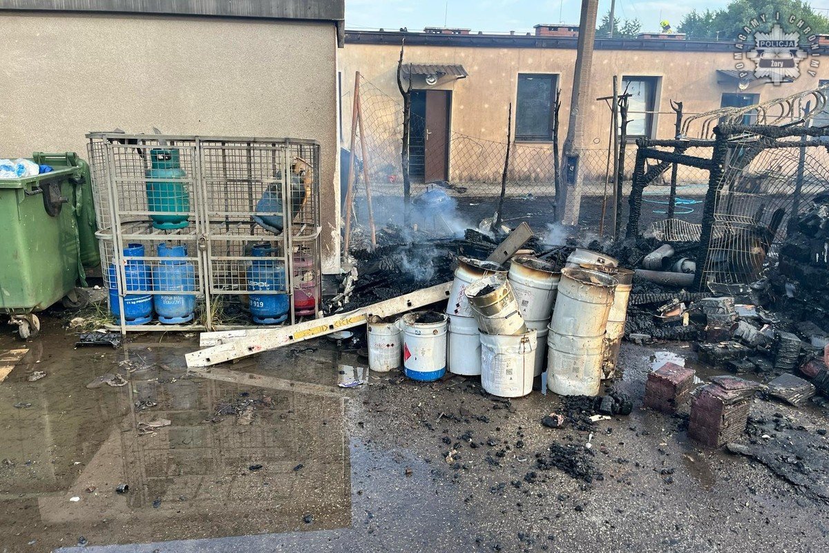 Pożar na złomowisku 20