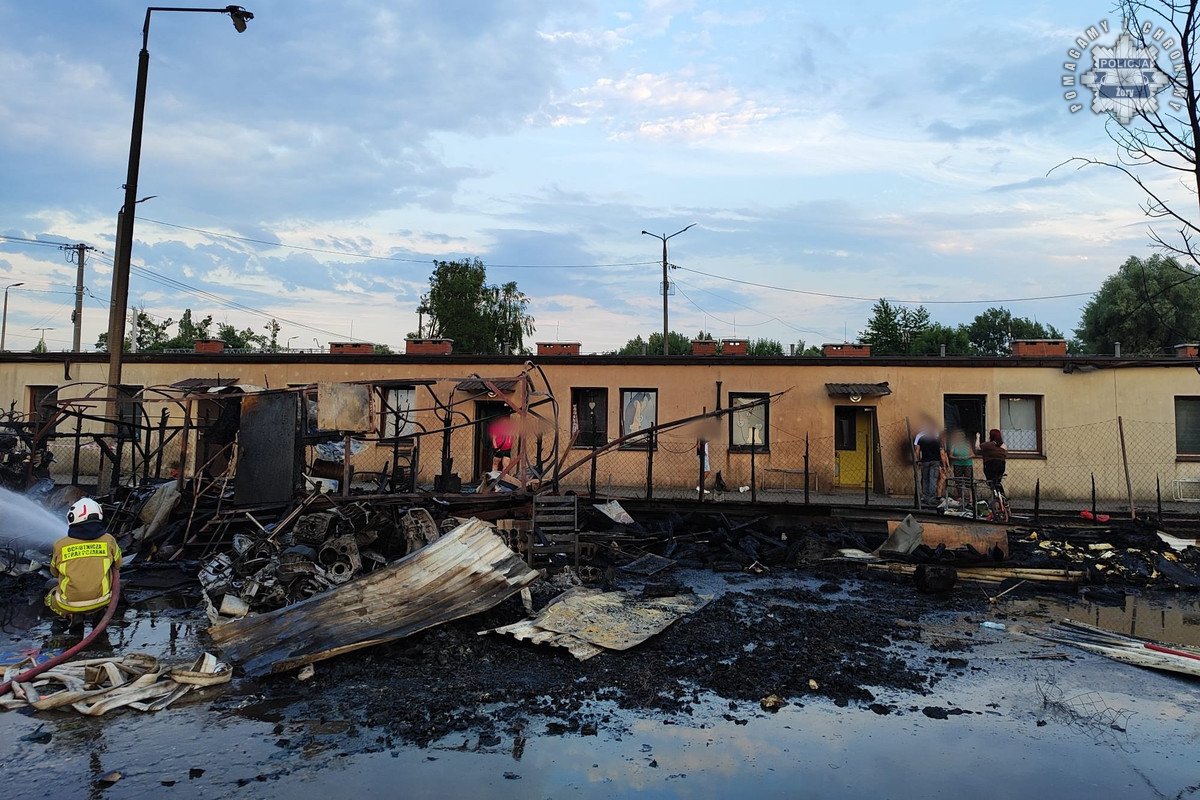 Pożar na złomowisku 22