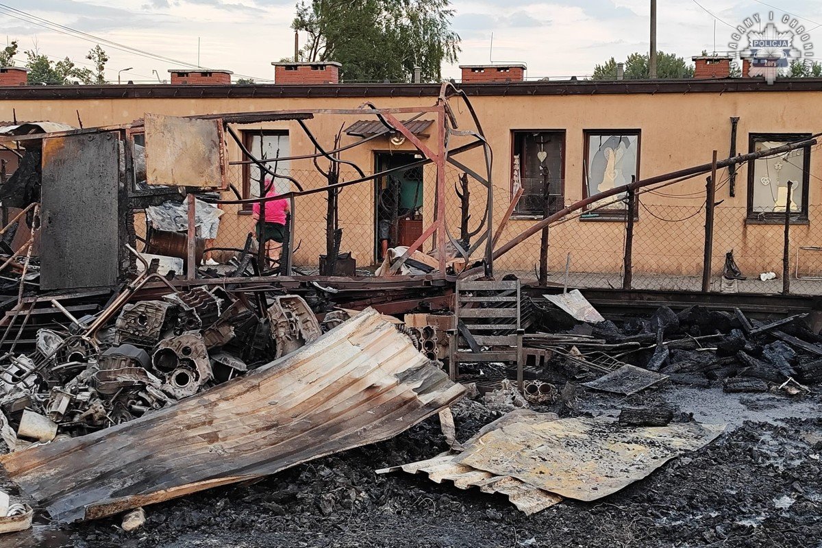 Pożar na złomowisku 23