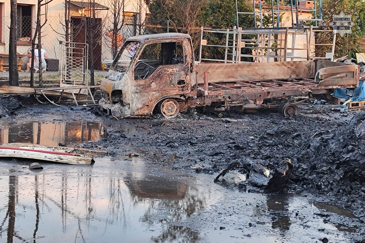 Pożar na złomowisku 24