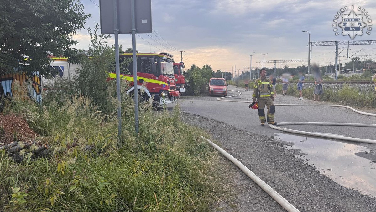 Pożar na złomowisku 26