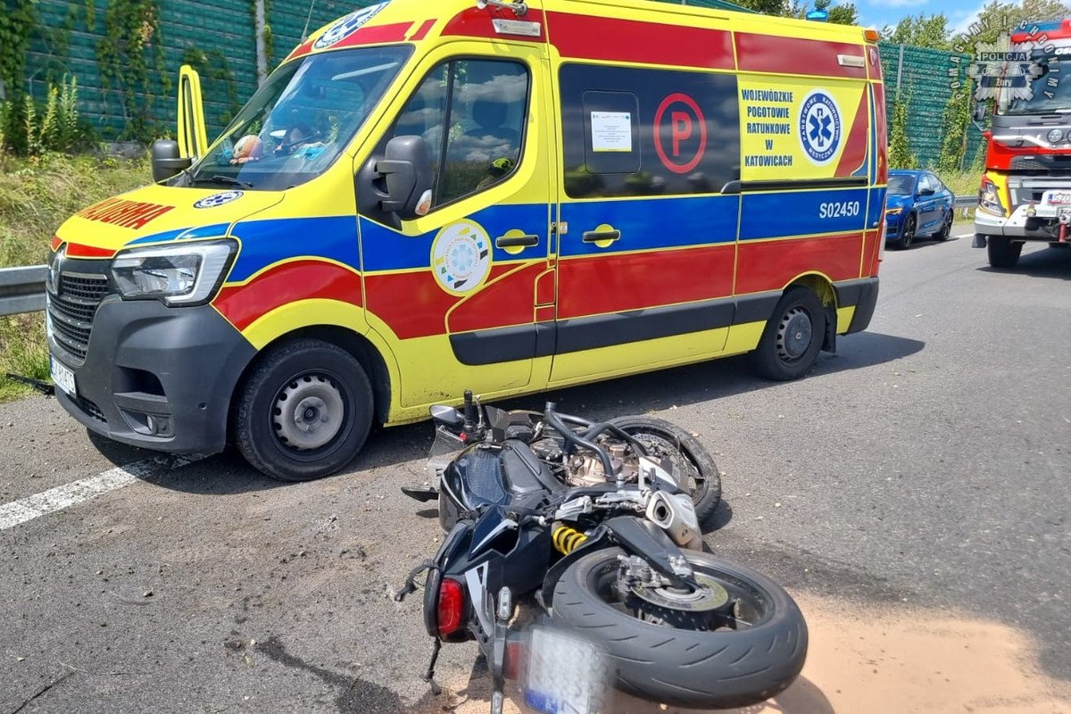 Groźny wypadek na A1 – motocyklista uderzył w barierę energochłonną!