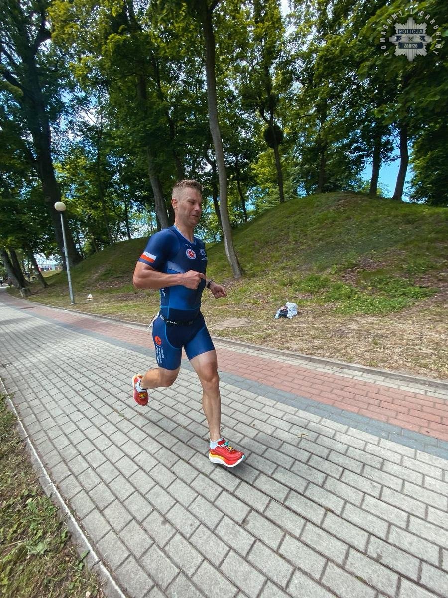 Policjant z Zabrza najlepszy w triathlonie! Jordan Kowalczyk zdobył złoto