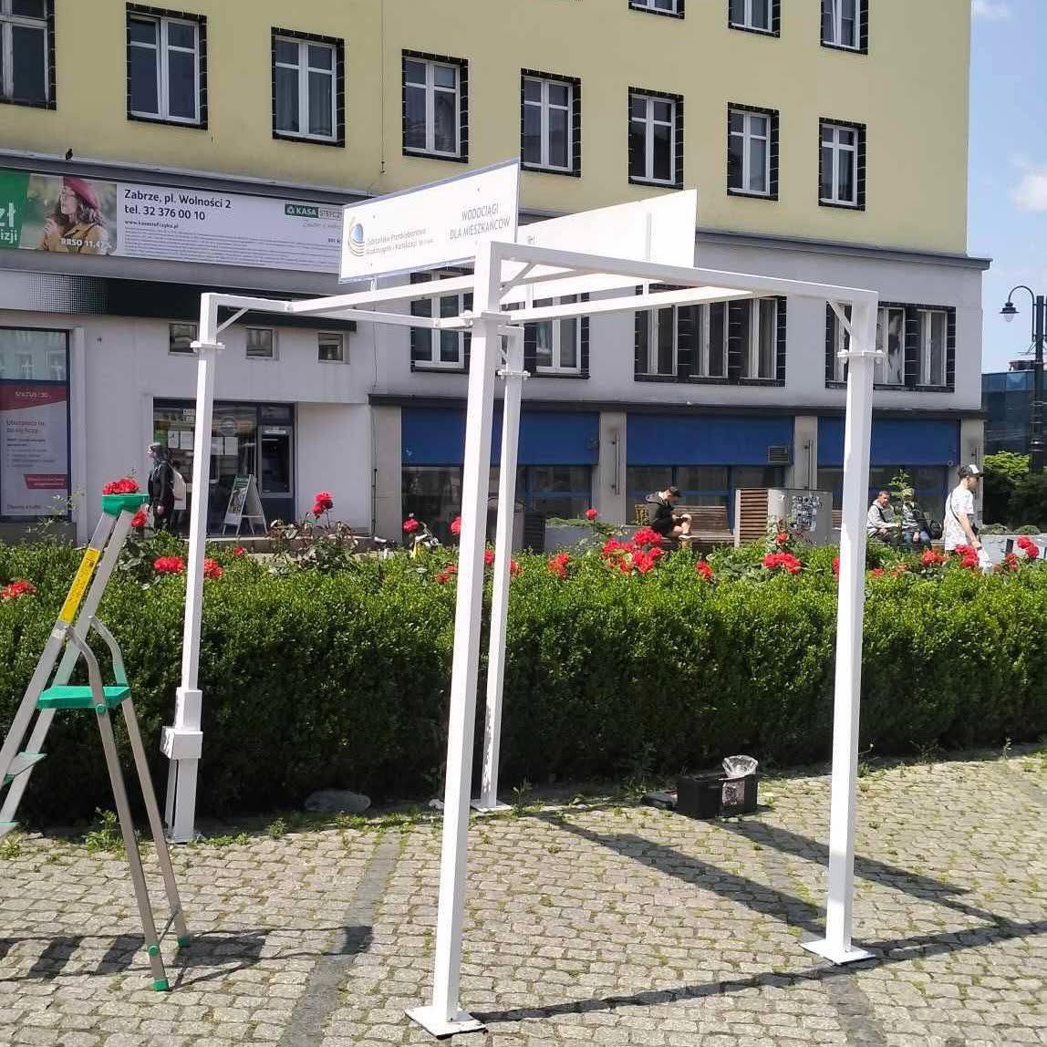 Kurtyny wodne w Zabrzu zniszczone przez wandali