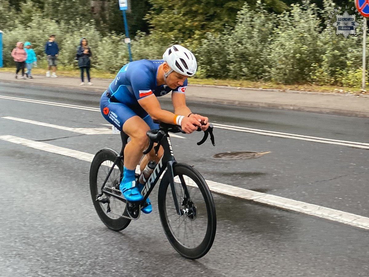 Podwójne złoto dla aspiranta z Zabrza. Policjant triumfuje w triathlonach