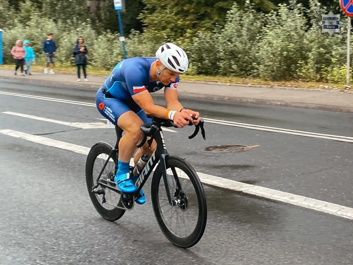 Podwójne złoto dla aspiranta z Zabrza. Policjant triumfuje w triathlonach