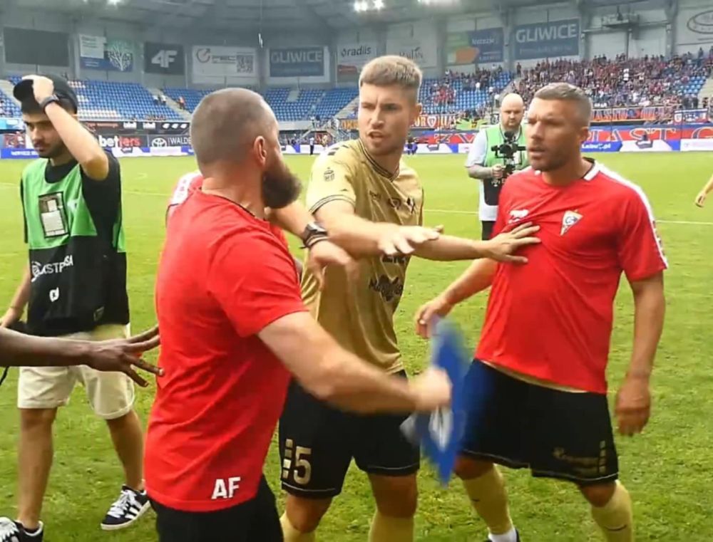 Górnik Zabrze wygrywa w derbach z Piastem Gliwice! Po meczu doszło do przepychanki!