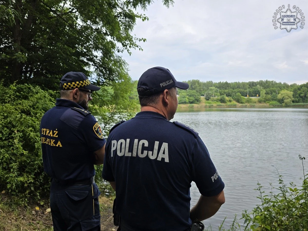 Świętochłowiccy dzielnicowi rozpoczynają akcję "Bilet na basen zamiast mandatu"
