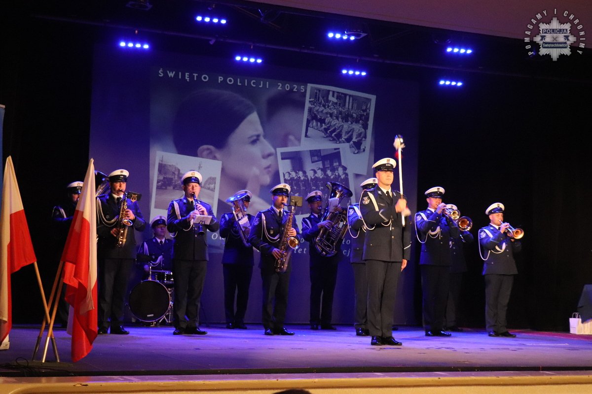 Święto Policji w Świętochłowicach: awanse, wyróżnienia i słowa uznania dla mundurowych