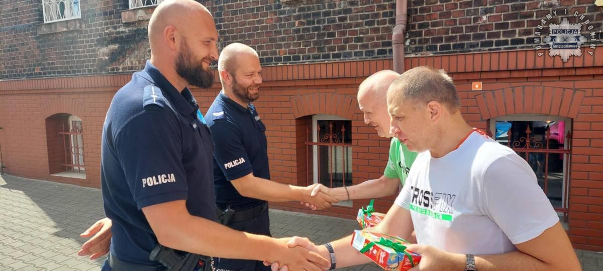 Świętochłowiccy dzielnicowi z wizytą w DPS. Rozmawiali z seniorami o bezpieczeństwie