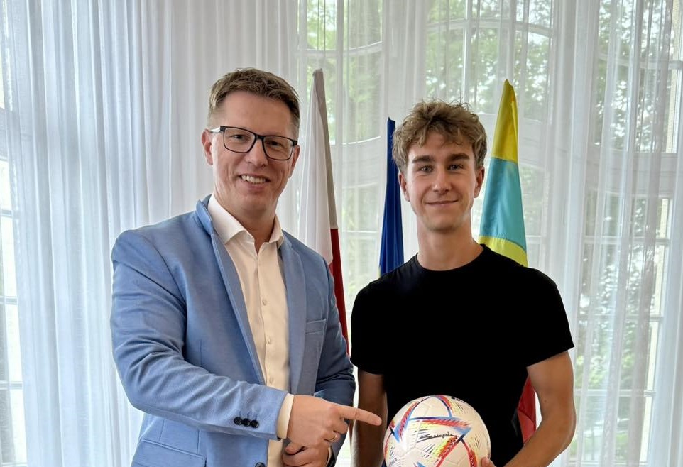 Dominik Sarapata ze Świętochłowic zadebiutował w Lidze Mistrzów! Wielki sukces piłkarza