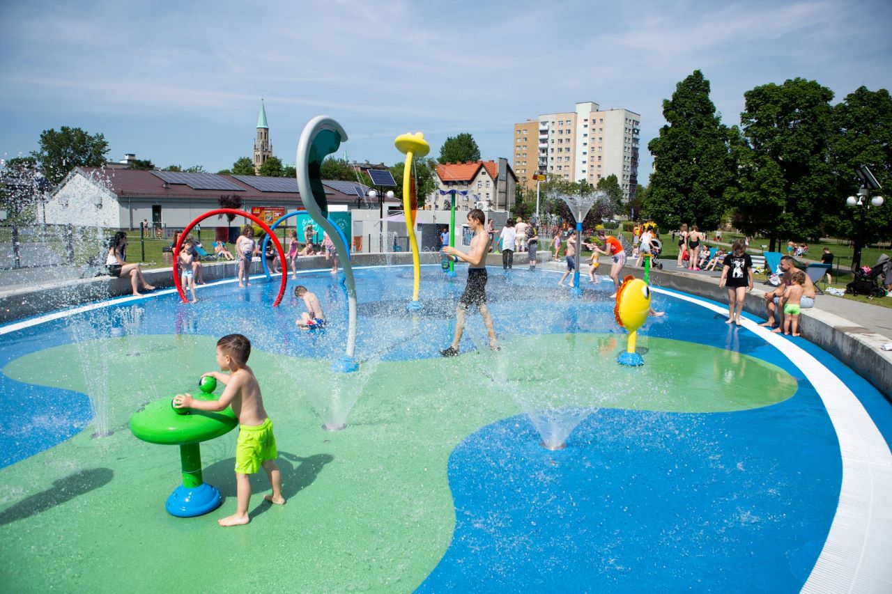 Upały w Chorzowie? Kurtyny wodne i place zabaw pomogą się schłodzić