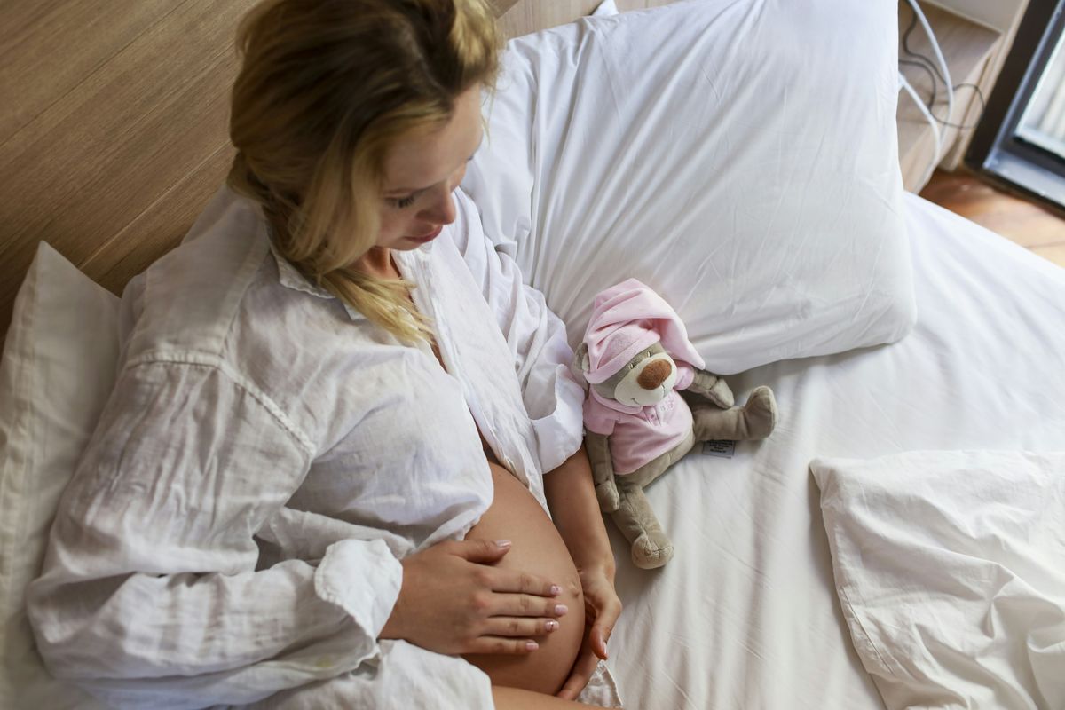 Objawy rozpoczynającego się porodu – jak je rozpoznać i nie dać się zaskoczyć?