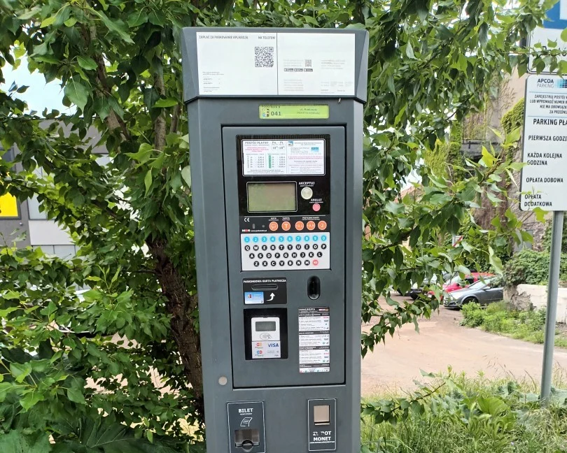 Darmowa godzina parkingu w płatnych strefach parkowania na terenie miasta!