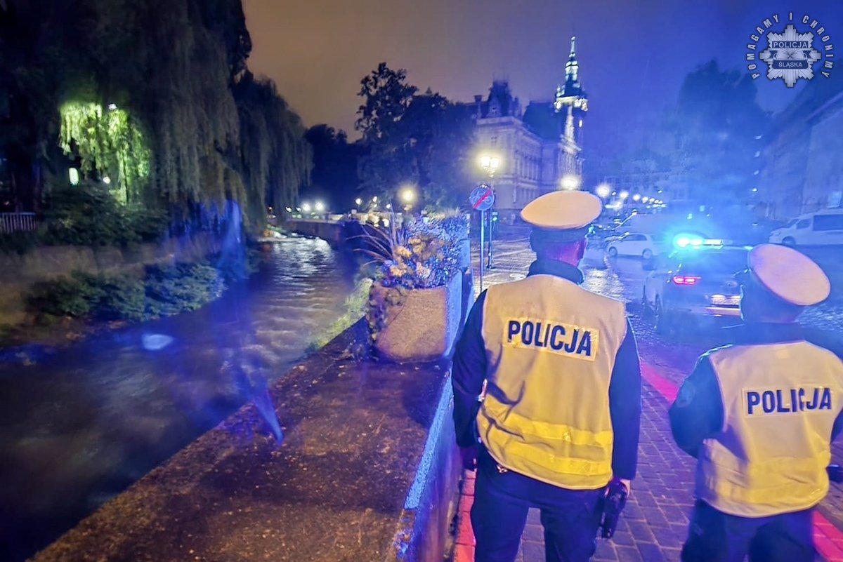 Działania prewencyjne śląskich policjantów w związku z alertami pogodowymi