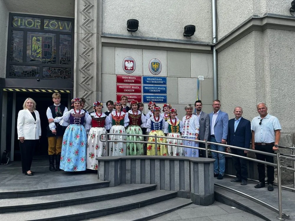 Redaktorzy Telewizji Republika kpią ze śląskich tablic na Urzędzie Miasta