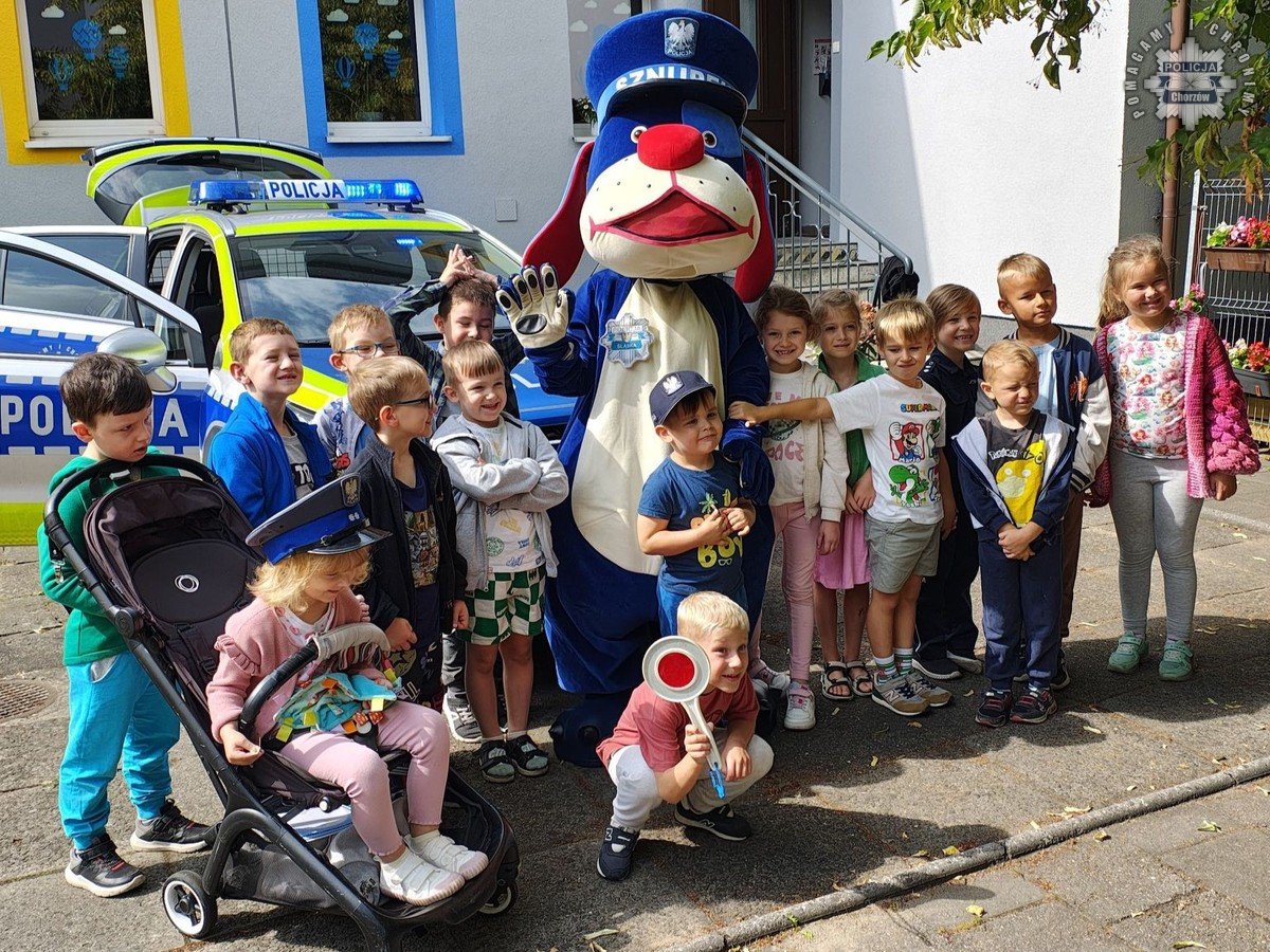 Bezpieczne wakacje z policją – w przedszkolu "Hajduczek" odbyło się edukacyjne spotkanie