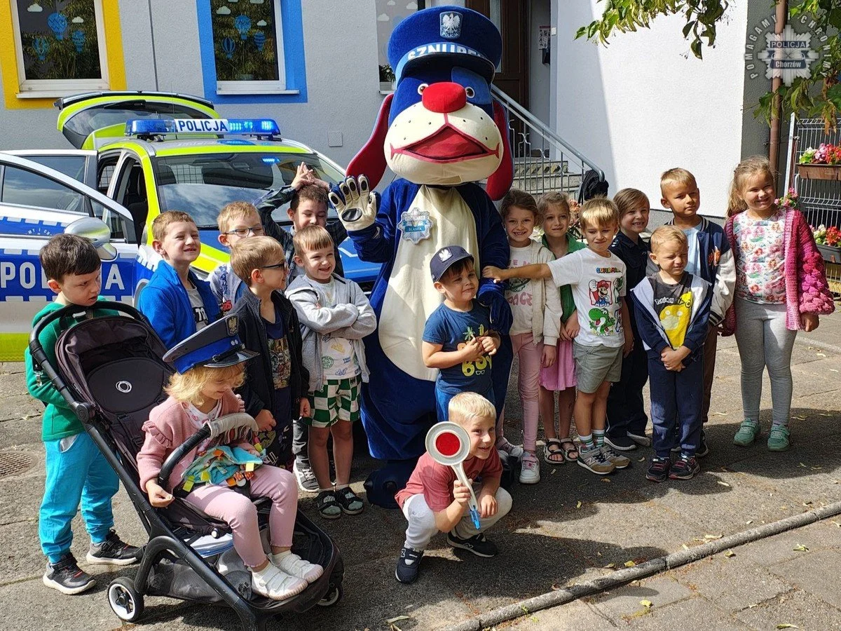 Bezpieczne wakacje z policją – w przedszkolu "Hajduczek" odbyło się edukacyjne spotkanie