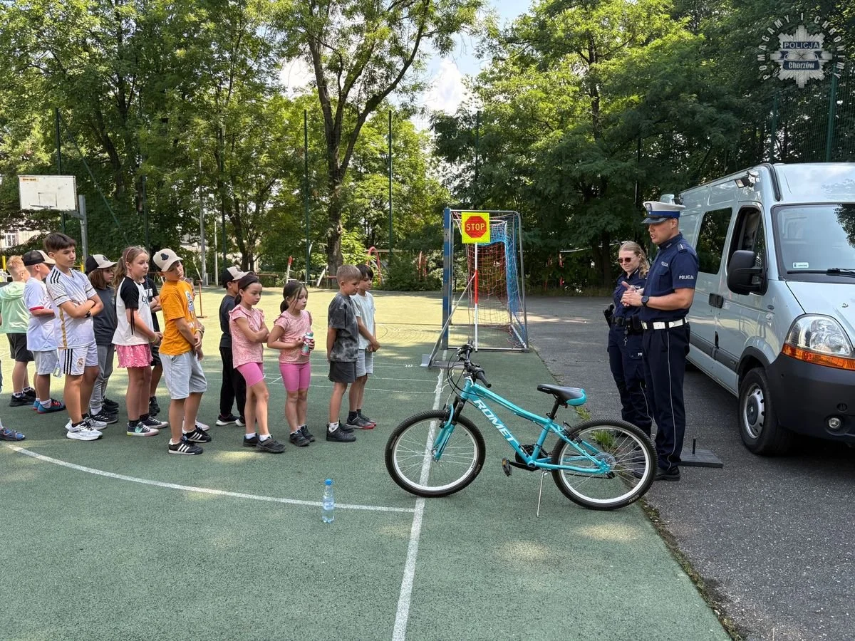 Policjanci odwiedzili dzieci na półkoloniach w Chorzowie – rozmawiali o bezpieczeństwie
