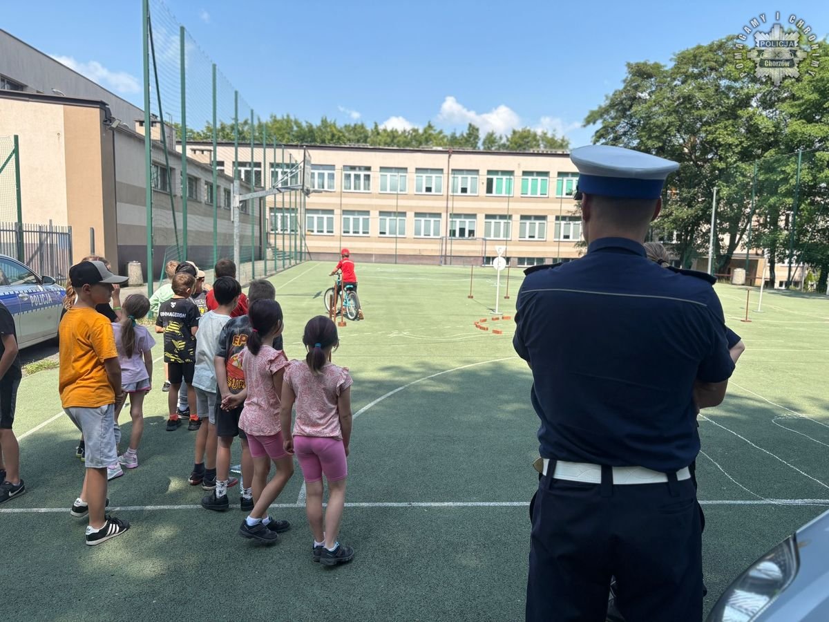 Policjanci odwiedzili dzieci na półkoloniach w Chorzowie – rozmawiali o bezpieczeństwie