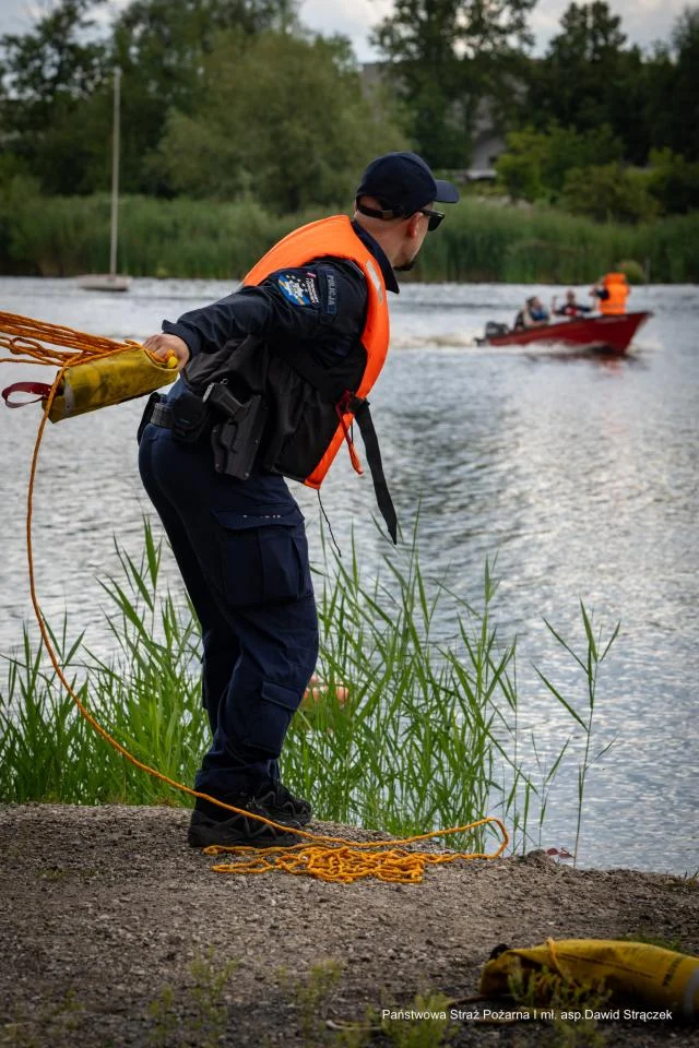 Służby ratunkowe ćwiczyły nad stawem Kokotek 1