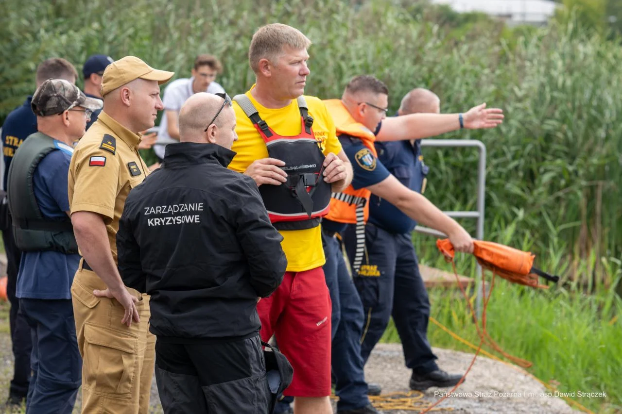 Służby ratunkowe ćwiczyły nad stawem Kokotek 3