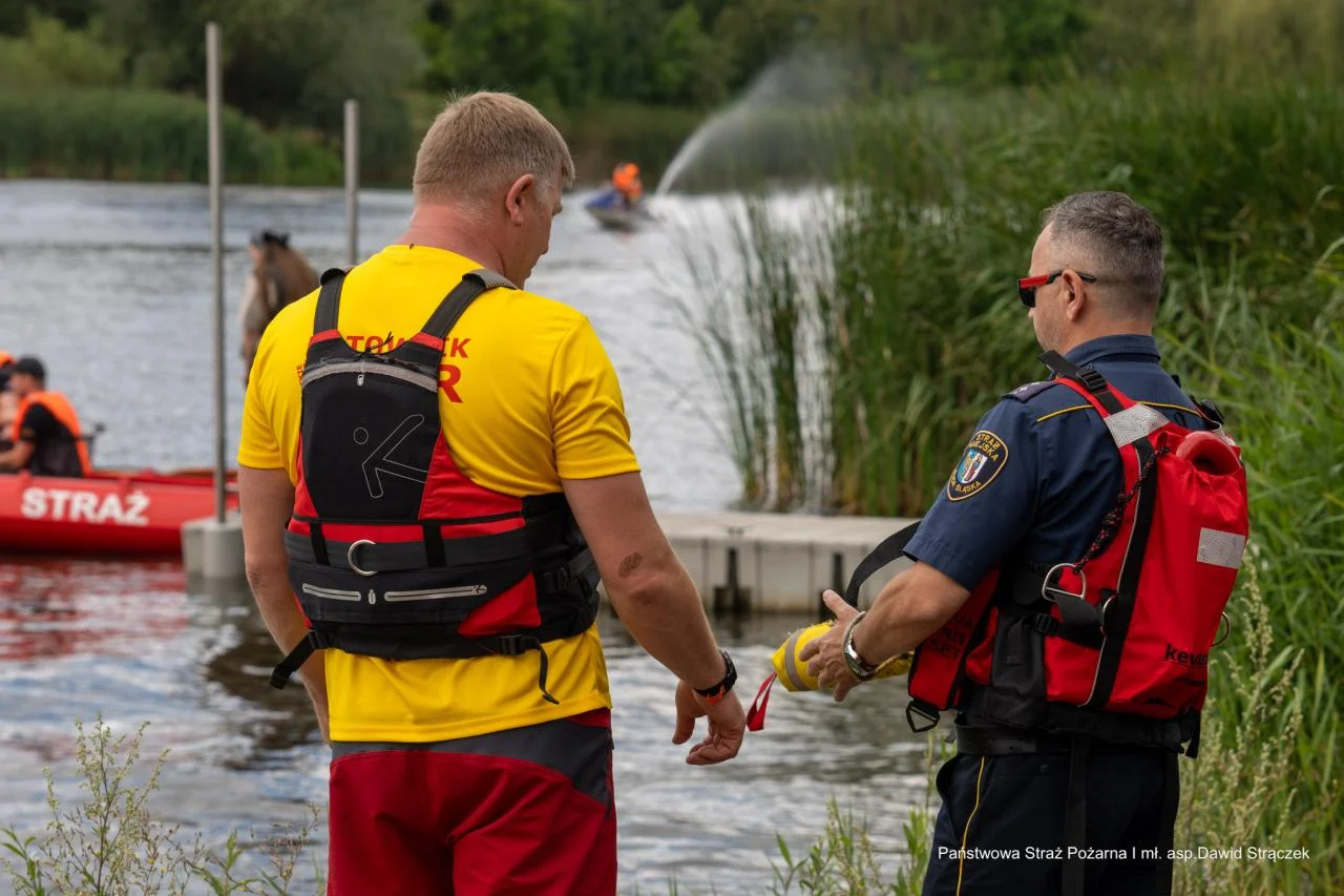 Służby ratunkowe ćwiczyły nad stawem Kokotek 4